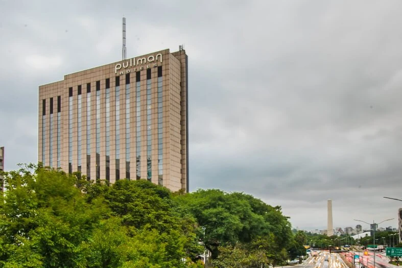 Pullman+Ibirapuera+-+Fachada+e+Avenida+23+de+Maio1